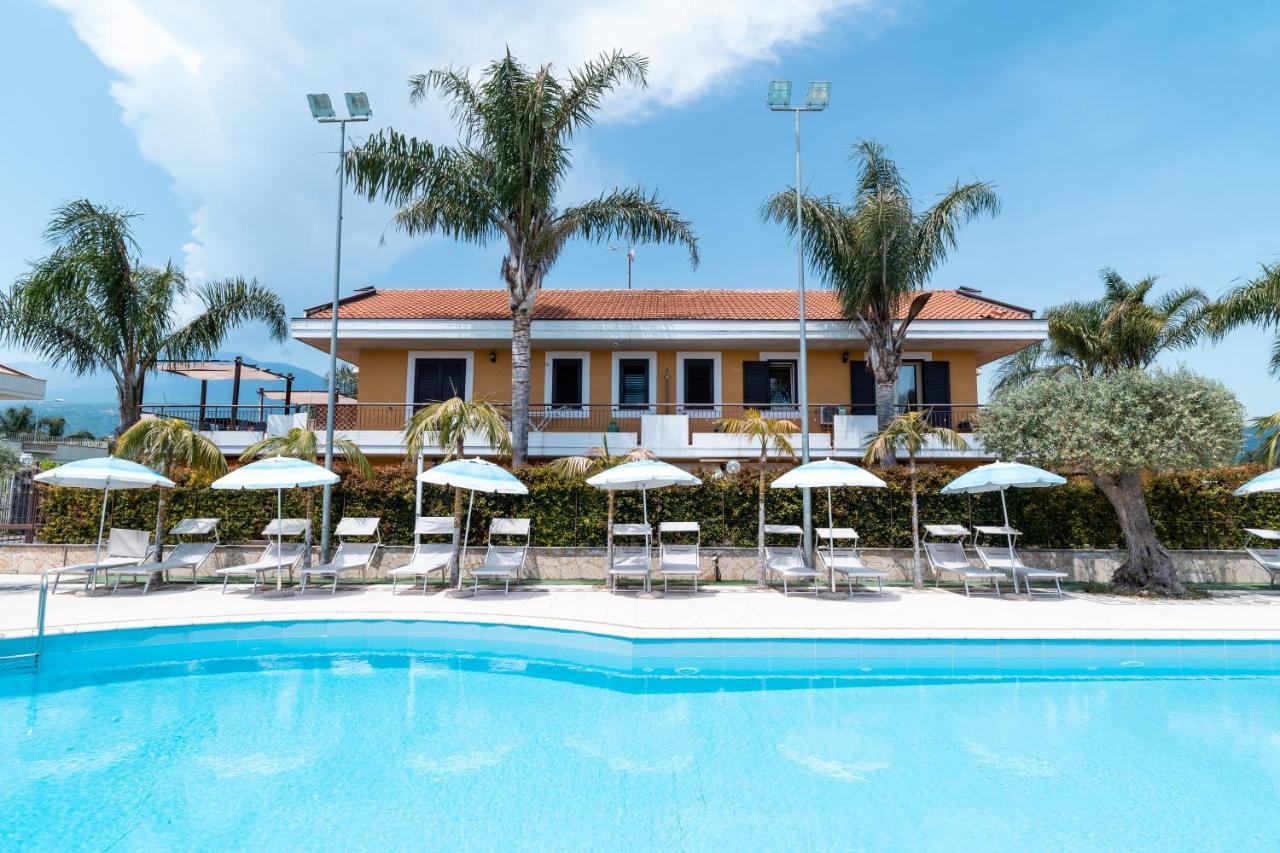 Le Ville Della Contea -Vacation Rentals Маскали Екстериор снимка